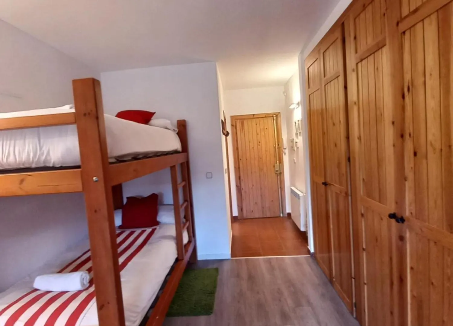 Apartment Bed And Snow Ski Zona Media Sierra Nevada